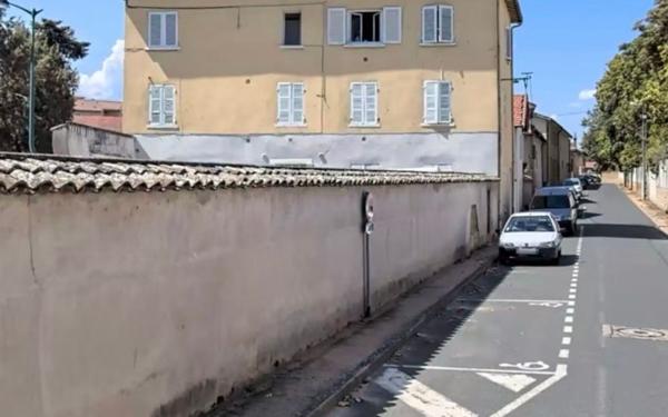 Immeuble à vendre    2 pièces •  Saint-Georges-de-Reneins