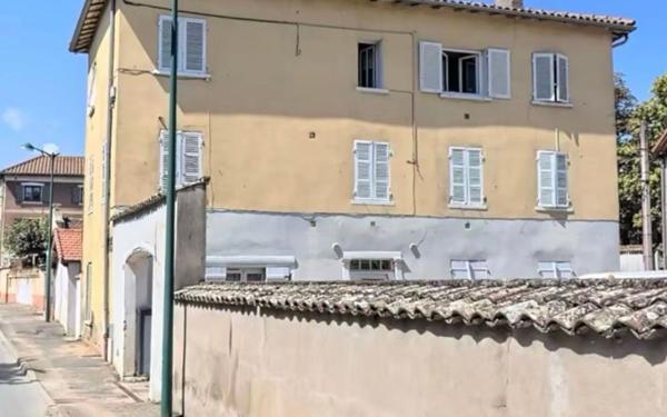 Immeuble à vendre    2 pièces •  Saint-Georges-de-Reneins