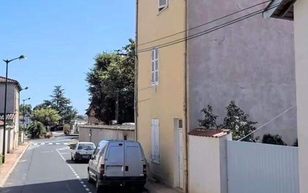 Immeuble à vendre    2 pièces •  Saint-Georges-de-Reneins