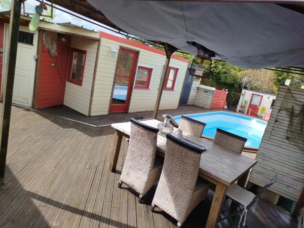 EXCLUSIVITE -PLEVIN- Charmante maison de 4 pièces sur sous-sol surélevé avec grand jardin arboré/paysager et plusieurs dépendances