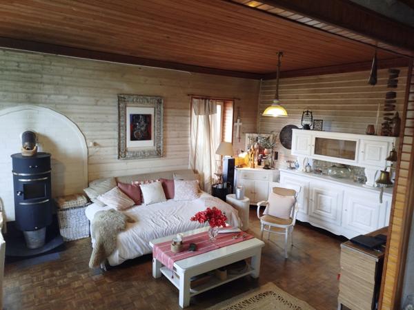 EXCLUSIVITE -PLEVIN- Charmante maison de 4 pièces sur sous-sol surélevé avec grand jardin arboré/paysager et plusieurs dépendances