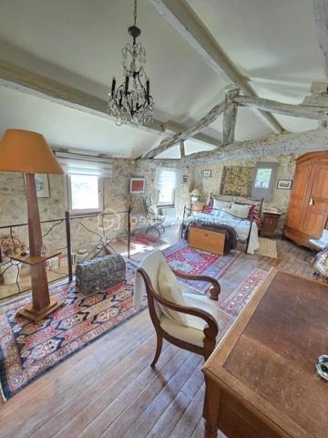 Découvrez ce mas rénové avec goût, niché au cœur de la campagne paisible de Montdardier.
Dans le hameau de Navas.
Véritable havre de paix, 3 entrées indépendantes, une première maison tout confort avec 4 chambres, 2eme maison tout confort avec 2 chambres (possible location), une chambre indépendante avec sde et wc, cet ensemble immobilier donne sur la cour avec également un accès différent à l'arrière.
L'eau, un trésor sur ce plateau calcaire, une réserve de 25 m3 a été installée et profite d'une faille calcaire pour récupérer les eaux de pluies, (pompe à eau installée et en fonctionnement).
Avec ses 210 m² habitables sur trois niveaux, cette demeure réunit dix pièces, dont six belles chambres. Le charme authentique se mêle à la modernité, garantissant confort et élégance. 
Les intérieurs confortables présentent de beaux séjours, deux cuisines conviviales, trois salles d'eau modernes, deux grands ateliers et de nombreuses caves pratiques. Les maisons sont en parfait état, équipées de menuiseries de belle qualité et d'un vitrage double performant. 
Entièrement rénovée, cette propriété offre un espace de vie hors du commun (voir schémas)
Chauffage bois (inserts et cheminée), climatisation réversible (chaud/froid), double vitrage, exposition sud.
Toiture bon état en partie refaite - habitable immédiatement (possible meublée en partie).
À l'extérieur, vous allez apprécier trois terrasses ombragées, offrant une vue dégagée sans vis-à-vis sur un terrain de 385 m²,
parfait pour profiter des beaux jours dans un cadre calme et ressourçant.
Assainissement collectif fiable. 
Le tout à seulement quelques minutes des commodités : écoles, commerces, et infrastructures routières, avec une taxe foncière avantageuse de 950€.

Ce mas est un véritable coup de cœur, prêt à accueillir ses nouveaux propriétaires sans travaux à prévoir.
Contactez Nathalie BRESSON pour plus d’informations - Mandat Exclusif -