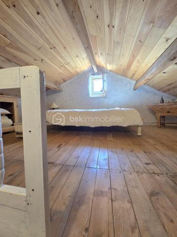 Découvrez ce mas rénové avec goût, niché au cœur de la campagne paisible de Montdardier.
Dans le hameau de Navas.
Véritable havre de paix, 3 entrées indépendantes, une première maison tout confort avec 4 chambres, 2eme maison tout confort avec 2 chambres (possible location), une chambre indépendante avec sde et wc, cet ensemble immobilier donne sur la cour avec également un accès différent à l'arrière.
L'eau, un trésor sur ce plateau calcaire, une réserve de 25 m3 a été installée et profite d'une faille calcaire pour récupérer les eaux de pluies, (pompe à eau installée et en fonctionnement).
Avec ses 210 m² habitables sur trois niveaux, cette demeure réunit dix pièces, dont six belles chambres. Le charme authentique se mêle à la modernité, garantissant confort et élégance. 
Les intérieurs confortables présentent de beaux séjours, deux cuisines conviviales, trois salles d'eau modernes, deux grands ateliers et de nombreuses caves pratiques. Les maisons sont en parfait état, équipées de menuiseries de belle qualité et d'un vitrage double performant. 
Entièrement rénovée, cette propriété offre un espace de vie hors du commun (voir schémas)
Chauffage bois (inserts et cheminée), climatisation réversible (chaud/froid), double vitrage, exposition sud.
Toiture bon état en partie refaite - habitable immédiatement (possible meublée en partie).
À l'extérieur, vous allez apprécier trois terrasses ombragées, offrant une vue dégagée sans vis-à-vis sur un terrain de 385 m²,
parfait pour profiter des beaux jours dans un cadre calme et ressourçant.
Assainissement collectif fiable. 
Le tout à seulement quelques minutes des commodités : écoles, commerces, et infrastructures routières, avec une taxe foncière avantageuse de 950€.

Ce mas est un véritable coup de cœur, prêt à accueillir ses nouveaux propriétaires sans travaux à prévoir.
Contactez Nathalie BRESSON pour plus d’informations - Mandat Exclusif -