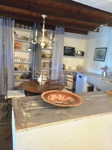 Découvrez ce mas rénové avec goût, niché au cœur de la campagne paisible de Montdardier.
Dans le hameau de Navas.
Véritable havre de paix, 3 entrées indépendantes, une première maison tout confort avec 4 chambres, 2eme maison tout confort avec 2 chambres (possible location), une chambre indépendante avec sde et wc, cet ensemble immobilier donne sur la cour avec également un accès différent à l'arrière.
L'eau, un trésor sur ce plateau calcaire, une réserve de 25 m3 a été installée et profite d'une faille calcaire pour récupérer les eaux de pluies, (pompe à eau installée et en fonctionnement).
Avec ses 210 m² habitables sur trois niveaux, cette demeure réunit dix pièces, dont six belles chambres. Le charme authentique se mêle à la modernité, garantissant confort et élégance. 
Les intérieurs confortables présentent de beaux séjours, deux cuisines conviviales, trois salles d'eau modernes, deux grands ateliers et de nombreuses caves pratiques. Les maisons sont en parfait état, équipées de menuiseries de belle qualité et d'un vitrage double performant. 
Entièrement rénovée, cette propriété offre un espace de vie hors du commun (voir schémas)
Chauffage bois (inserts et cheminée), climatisation réversible (chaud/froid), double vitrage, exposition sud.
Toiture bon état en partie refaite - habitable immédiatement (possible meublée en partie).
À l'extérieur, vous allez apprécier trois terrasses ombragées, offrant une vue dégagée sans vis-à-vis sur un terrain de 385 m²,
parfait pour profiter des beaux jours dans un cadre calme et ressourçant.
Assainissement collectif fiable. 
Le tout à seulement quelques minutes des commodités : écoles, commerces, et infrastructures routières, avec une taxe foncière avantageuse de 950€.

Ce mas est un véritable coup de cœur, prêt à accueillir ses nouveaux propriétaires sans travaux à prévoir.
Contactez Nathalie BRESSON pour plus d’informations - Mandat Exclusif -