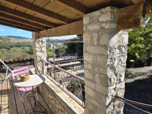Découvrez ce mas rénové avec goût, niché au cœur de la campagne paisible de Montdardier.
Dans le hameau de Navas.
Véritable havre de paix, 3 entrées indépendantes, une première maison tout confort avec 4 chambres, 2eme maison tout confort avec 2 chambres (possible location), une chambre indépendante avec sde et wc, cet ensemble immobilier donne sur la cour avec également un accès différent à l'arrière.
L'eau, un trésor sur ce plateau calcaire, une réserve de 25 m3 a été installée et profite d'une faille calcaire pour récupérer les eaux de pluies, (pompe à eau installée et en fonctionnement).
Avec ses 210 m² habitables sur trois niveaux, cette demeure réunit dix pièces, dont six belles chambres. Le charme authentique se mêle à la modernité, garantissant confort et élégance. 
Les intérieurs confortables présentent de beaux séjours, deux cuisines conviviales, trois salles d'eau modernes, deux grands ateliers et de nombreuses caves pratiques. Les maisons sont en parfait état, équipées de menuiseries de belle qualité et d'un vitrage double performant. 
Entièrement rénovée, cette propriété offre un espace de vie hors du commun (voir schémas)
Chauffage bois (inserts et cheminée), climatisation réversible (chaud/froid), double vitrage, exposition sud.
Toiture bon état en partie refaite - habitable immédiatement (possible meublée en partie).
À l'extérieur, vous allez apprécier trois terrasses ombragées, offrant une vue dégagée sans vis-à-vis sur un terrain de 385 m²,
parfait pour profiter des beaux jours dans un cadre calme et ressourçant.
Assainissement collectif fiable. 
Le tout à seulement quelques minutes des commodités : écoles, commerces, et infrastructures routières, avec une taxe foncière avantageuse de 950€.

Ce mas est un véritable coup de cœur, prêt à accueillir ses nouveaux propriétaires sans travaux à prévoir.
Contactez Nathalie BRESSON pour plus d’informations - Mandat Exclusif -