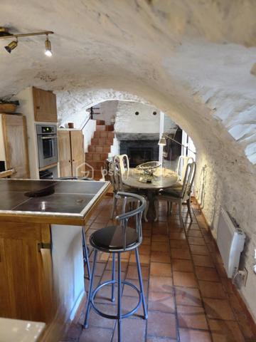 Découvrez ce mas rénové avec goût, niché au cœur de la campagne paisible de Montdardier.
Dans le hameau de Navas.
Véritable havre de paix, 3 entrées indépendantes, une première maison tout confort avec 4 chambres, 2eme maison tout confort avec 2 chambres (possible location), une chambre indépendante avec sde et wc, cet ensemble immobilier donne sur la cour avec également un accès différent à l'arrière.
L'eau, un trésor sur ce plateau calcaire, une réserve de 25 m3 a été installée et profite d'une faille calcaire pour récupérer les eaux de pluies, (pompe à eau installée et en fonctionnement).
Avec ses 210 m² habitables sur trois niveaux, cette demeure réunit dix pièces, dont six belles chambres. Le charme authentique se mêle à la modernité, garantissant confort et élégance. 
Les intérieurs confortables présentent de beaux séjours, deux cuisines conviviales, trois salles d'eau modernes, deux grands ateliers et de nombreuses caves pratiques. Les maisons sont en parfait état, équipées de menuiseries de belle qualité et d'un vitrage double performant. 
Entièrement rénovée, cette propriété offre un espace de vie hors du commun (voir schémas)
Chauffage bois (inserts et cheminée), climatisation réversible (chaud/froid), double vitrage, exposition sud.
Toiture bon état en partie refaite - habitable immédiatement (possible meublée en partie).
À l'extérieur, vous allez apprécier trois terrasses ombragées, offrant une vue dégagée sans vis-à-vis sur un terrain de 385 m²,
parfait pour profiter des beaux jours dans un cadre calme et ressourçant.
Assainissement collectif fiable. 
Le tout à seulement quelques minutes des commodités : écoles, commerces, et infrastructures routières, avec une taxe foncière avantageuse de 950€.

Ce mas est un véritable coup de cœur, prêt à accueillir ses nouveaux propriétaires sans travaux à prévoir.
Contactez Nathalie BRESSON pour plus d’informations - Mandat Exclusif -