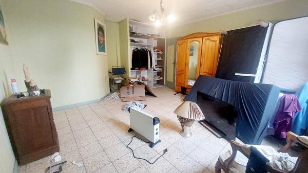 Maison ancienne 185 M2 avec garage, séchoir sur 5 000 M2