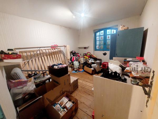 Maison ancienne 185 M2 avec garage, séchoir sur 5 000 M2