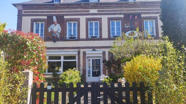 Joli restaurant traditionnel, clientèle fidèle