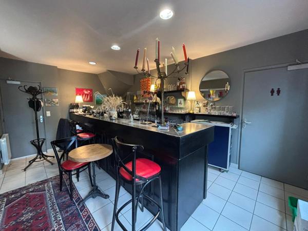 Joli restaurant traditionnel, clientèle fidèle