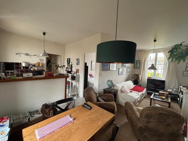 Joli restaurant traditionnel, clientèle fidèle