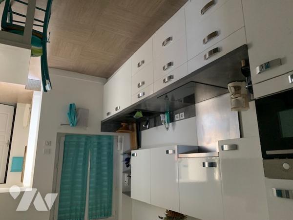 Maison de ville avec vue sur l'avant-port