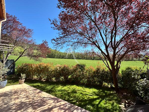 VILLA LUMINEUSE AU CALME DANS RESIDENCE SECURISEE AVEC PISCINE