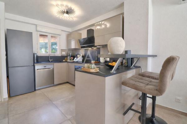 VILLA LUMINEUSE AU CALME DANS RESIDENCE SECURISEE AVEC PISCINE