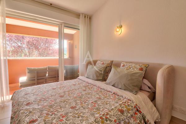 VILLA LUMINEUSE AU CALME DANS RESIDENCE SECURISEE AVEC PISCINE