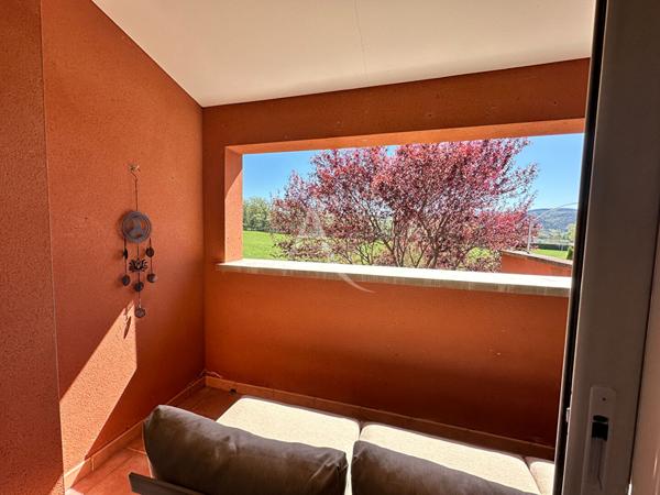 VILLA LUMINEUSE AU CALME DANS RESIDENCE SECURISEE AVEC PISCINE