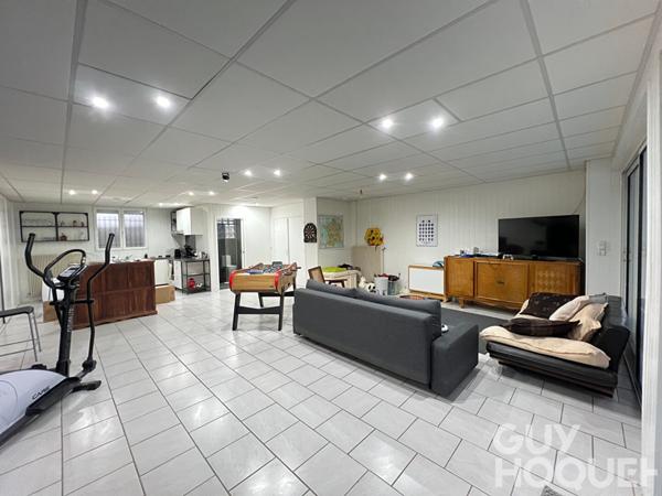 Maison Magny Les Hameaux 9 pièce(s) 261 m2