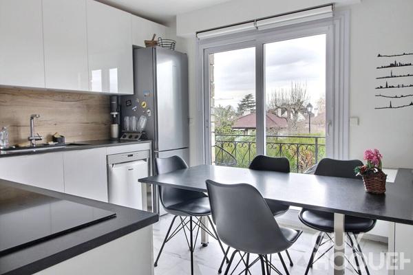 Maison Magny Les Hameaux 9 pièce(s) 261 m2