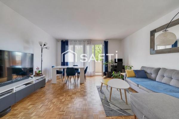 3 pièces en parfait état avec balcons, parking
