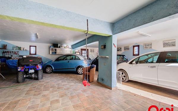 Maison à vendre    11 pièces • 515,62 m2 Sainte-Agnès