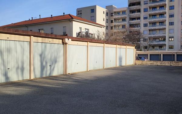 Stationnement à vendre    14 m2 Lyon 8