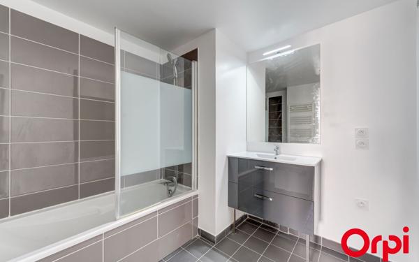 Appartement à vendre    3 pièces • 66,63 m2 Saint-Priest