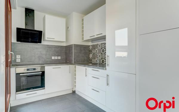 Appartement à vendre    3 pièces • 66,63 m2 Saint-Priest