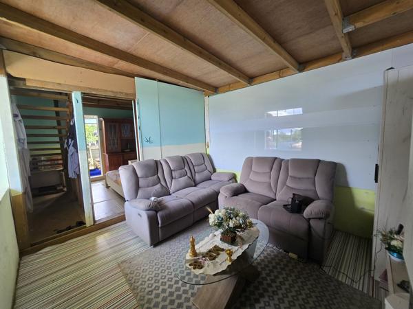 🏠 PÉPITE À BASSE TERRE : Potentiel XXL & Vue Montagne !