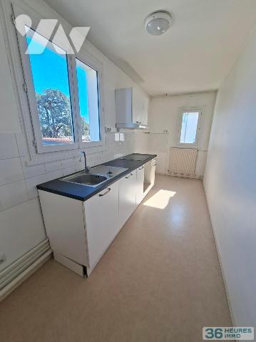 dans rue très calme - Appartement au 3eme et dernier étage - petite copropriété - sans syndic
...