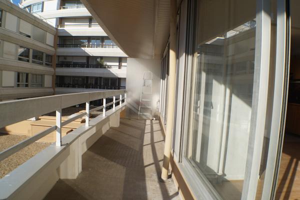 CAMBRONNE BEAU 2 PIECES AU 2 EME ASCENSEUR GRAND BALCON ET PARKING