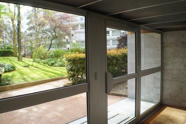 CAMBRONNE BEAU 2 PIECES AU 2 EME ASCENSEUR GRAND BALCON ET PARKING