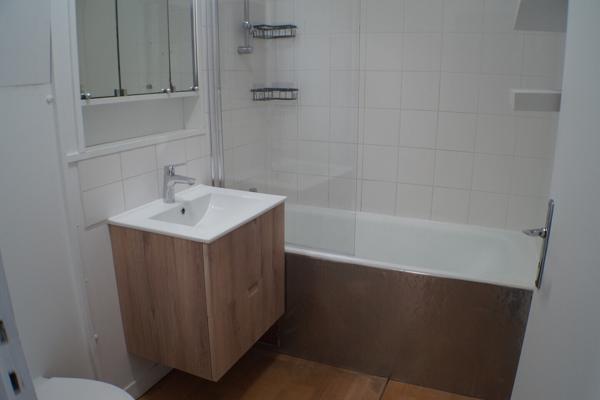 CAMBRONNE BEAU 2 PIECES AU 2 EME ASCENSEUR GRAND BALCON ET PARKING