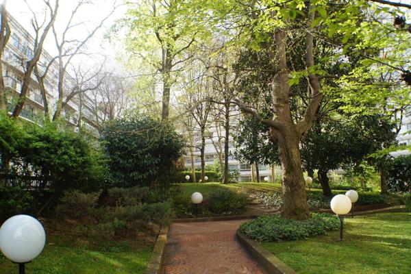 CAMBRONNE BEAU 2 PIECES AU 2 EME ASCENSEUR GRAND BALCON ET PARKING