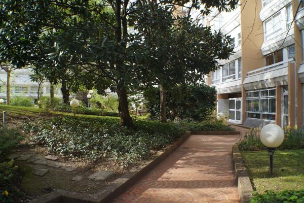 CAMBRONNE BEAU 2 PIECES AU 2 EME ASCENSEUR GRAND BALCON ET PARKING