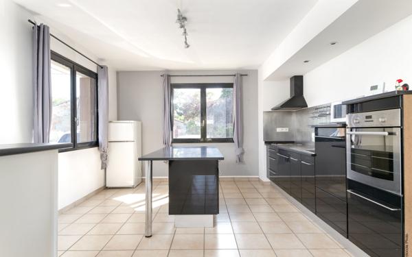 Immeuble à vendre    4 pièces • 175 m2 Aucamville