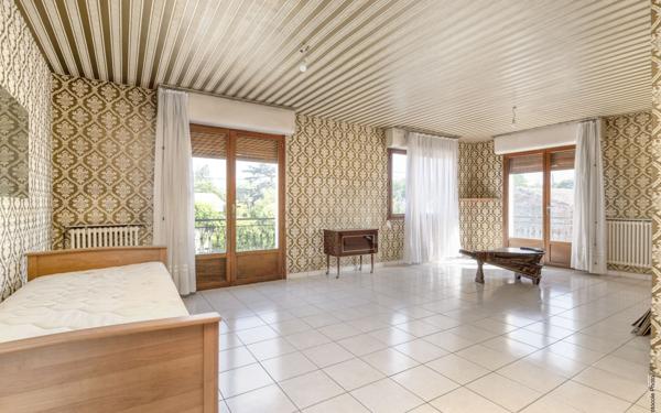 Immeuble à vendre    4 pièces • 175 m2 Aucamville