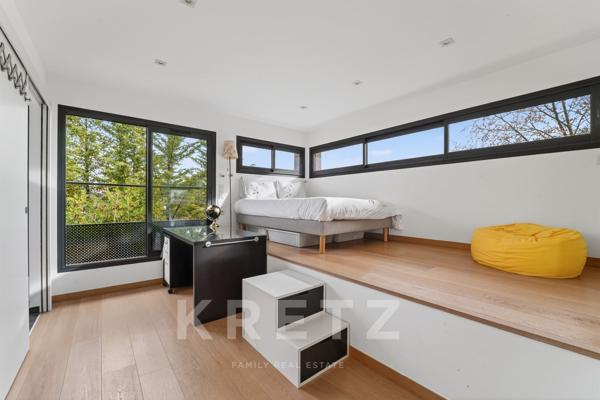 Villa d'architecte dans un écrin de verdure au centre de Castelnau le Lez