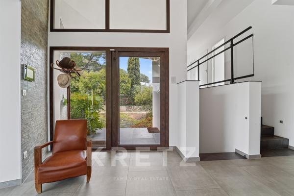 Villa d'architecte dans un écrin de verdure au centre de Castelnau le Lez