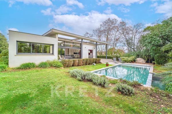 Villa d'architecte dans un écrin de verdure au centre de Castelnau le Lez