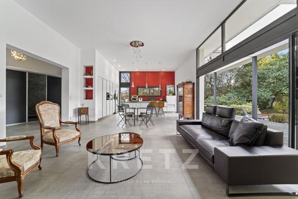 Villa d'architecte dans un écrin de verdure au centre de Castelnau le Lez