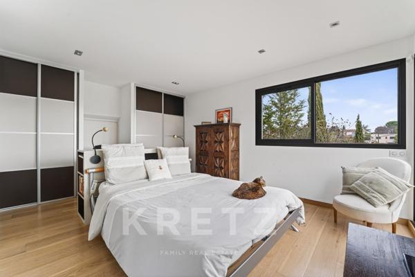 Villa d'architecte dans un écrin de verdure au centre de Castelnau le Lez