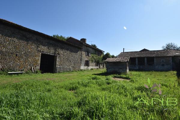 Propriété à rénover à Busserolles 24360