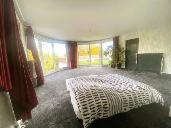 03800 GANNAT PROPRIÉTÉ AVEC PARC NATUREL AVEC VILLA 6 PIÈCES AVEC PARC NATUREL, AVEC GARAGES 3 PLACES AVEC PLACE DE PARKING AVEC TERRASSE, AVEC PICINE ET COURT DE TENNIS (HELIPORT)