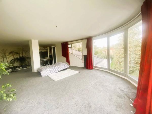 03800 GANNAT PROPRIÉTÉ AVEC PARC NATUREL AVEC VILLA 6 PIÈCES AVEC PARC NATUREL, AVEC GARAGES 3 PLACES AVEC PLACE DE PARKING AVEC TERRASSE, AVEC PICINE ET COURT DE TENNIS (HELIPORT)