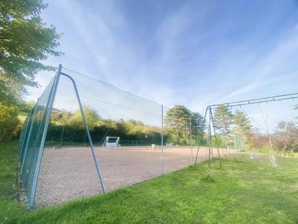 03800 GANNAT PROPRIÉTÉ AVEC PARC NATUREL AVEC VILLA 6 PIÈCES AVEC PARC NATUREL, AVEC GARAGES 3 PLACES AVEC PLACE DE PARKING AVEC TERRASSE, AVEC PICINE ET COURT DE TENNIS (HELIPORT)