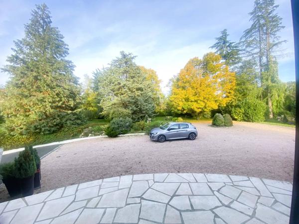 03800 GANNAT PROPRIÉTÉ AVEC PARC NATUREL AVEC VILLA 6 PIÈCES AVEC PARC NATUREL, AVEC GARAGES 3 PLACES AVEC PLACE DE PARKING AVEC TERRASSE, AVEC PICINE ET COURT DE TENNIS (HELIPORT)