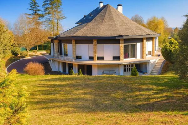 03800 GANNAT PROPRIÉTÉ AVEC PARC NATUREL AVEC VILLA 6 PIÈCES AVEC PARC NATUREL, AVEC GARAGES 3 PLACES AVEC PLACE DE PARKING AVEC TERRASSE, AVEC PICINE ET COURT DE TENNIS (HELIPORT)