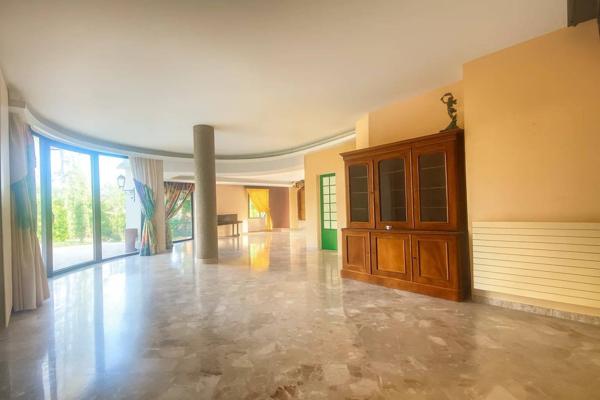 03800 GANNAT PROPRIÉTÉ AVEC PARC NATUREL AVEC VILLA 6 PIÈCES AVEC PARC NATUREL, AVEC GARAGES 3 PLACES AVEC PLACE DE PARKING AVEC TERRASSE, AVEC PICINE ET COURT DE TENNIS (HELIPORT)