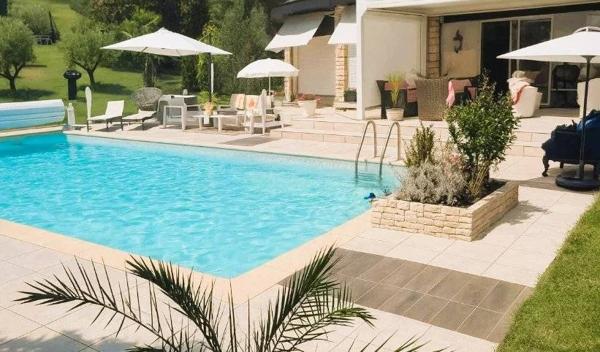 03800 GANNAT PROPRIÉTÉ AVEC PARC NATUREL AVEC VILLA 6 PIÈCES AVEC PARC NATUREL, AVEC GARAGES 3 PLACES AVEC PLACE DE PARKING AVEC TERRASSE, AVEC PICINE ET COURT DE TENNIS (HELIPORT)