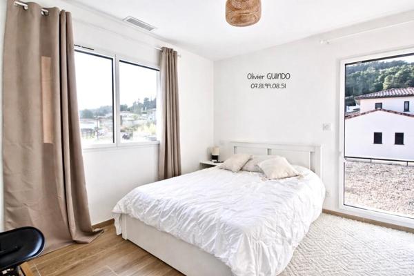 Maison  6 pièces de 160 m2 sur terrain de 500 m2 avec piscine